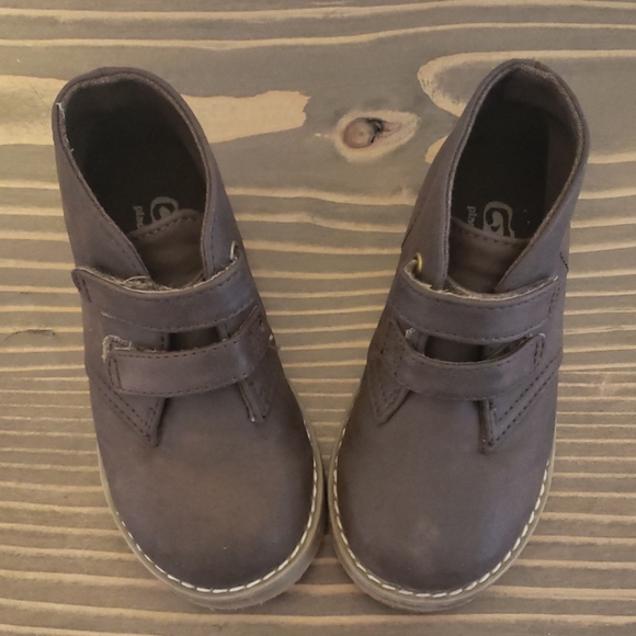 Size 9 boys brown boots - Picture 3 of 4